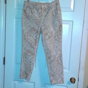 Chico's SO SLIMMING GIRLFRIEND SLIM LEG ANKLE jeans size 8R white & tan